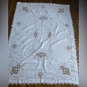 FAB! VTG Handmade Lace & Hand Embroidery 100% Cotton White Tablecloth 96”x69”